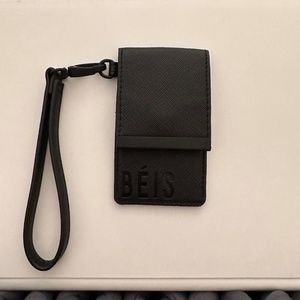 Beis The ID Wristlet in Black